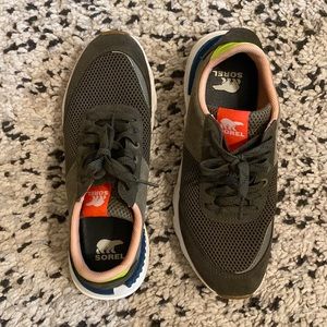 Women’s SOREL Kinetic sneaker